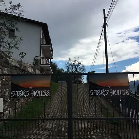 別荘 The Sisters' House Lake Garda マルチェージネ